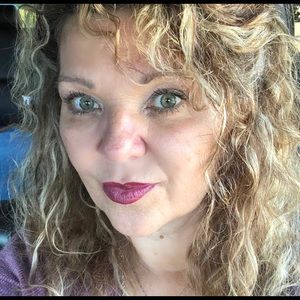 Meet your Posher, Suzanne